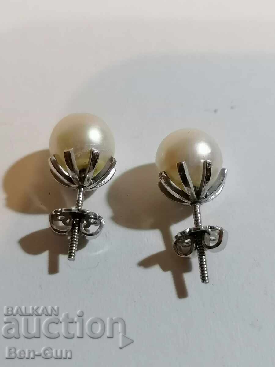 Аукцион Сребърни обеци с естественни перли Аукцион Сребърни обеци с естественни перли