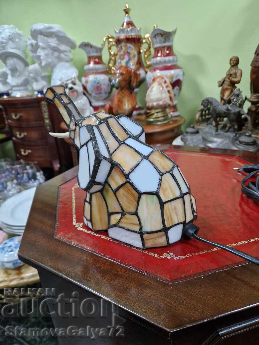 Delivery of Beautiful Antique Tiffany Table Lamp Delivery of Beautiful Antique Tiffany Table Lamp