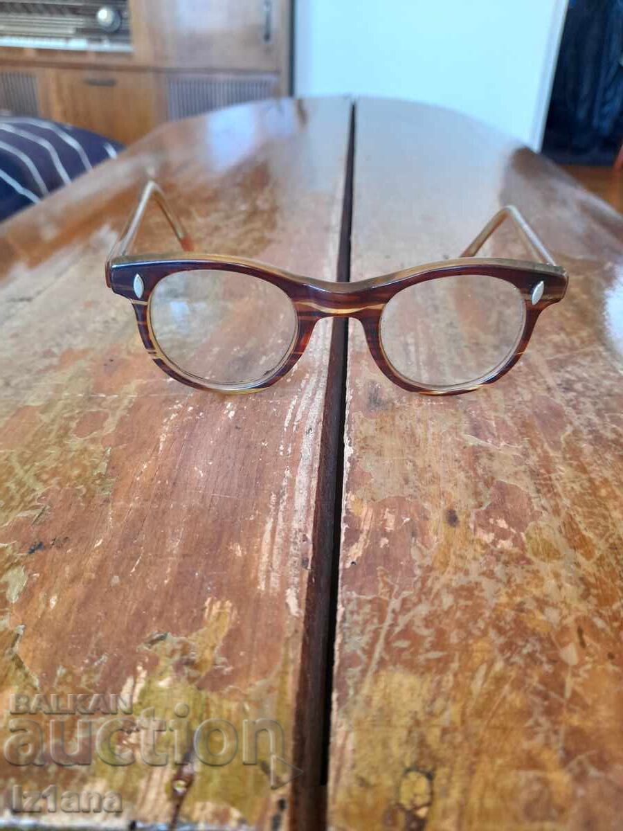 Vechi ochelari de prescripție cu preț 11.00 BGN | € 5.62