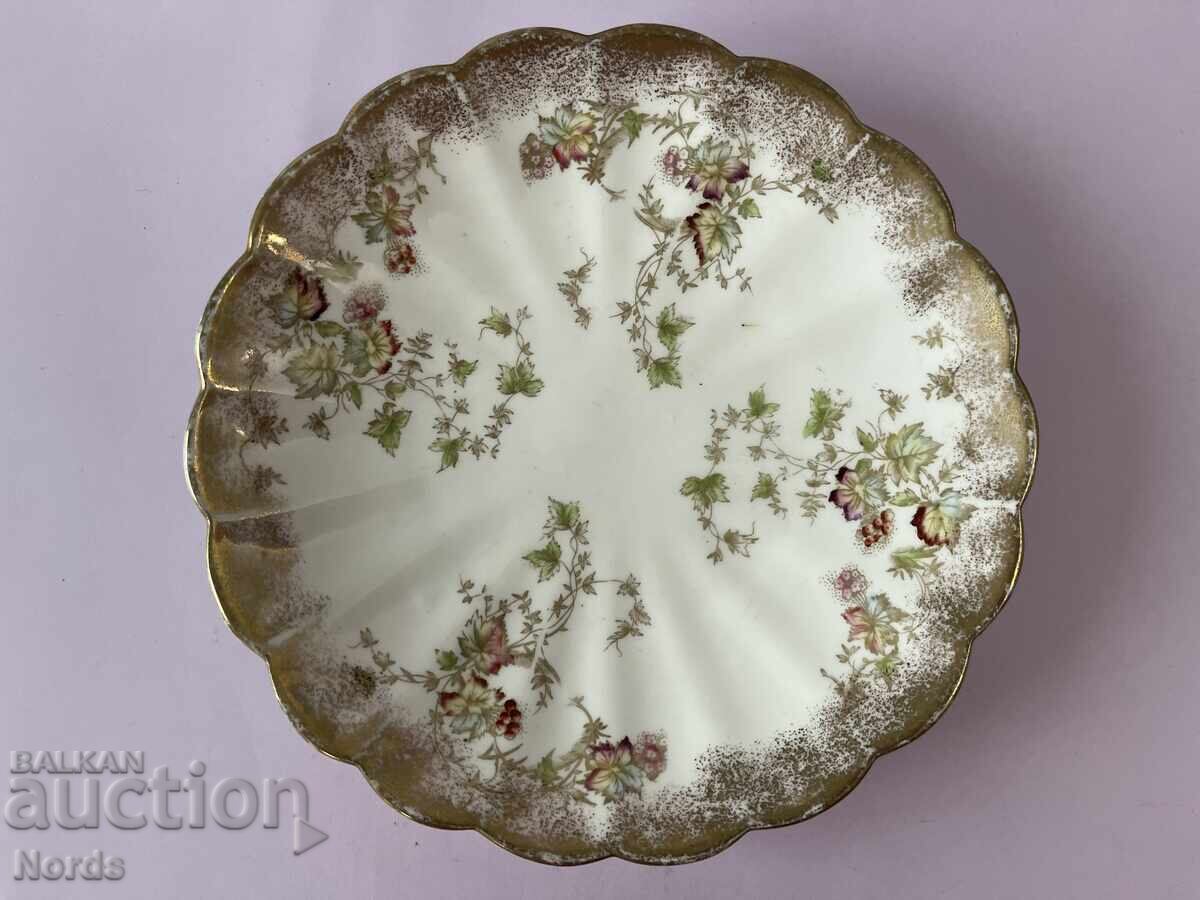 Vintage beautiful porcelain plate with price 7.06 BGN | € 3.61 Vintage beautiful porcelain plate with price 7.06 BGN | € 3.61