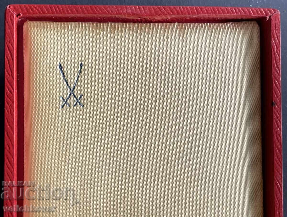 Delivery of 42082 GDR East Germany Plaque from the Meissen Museum