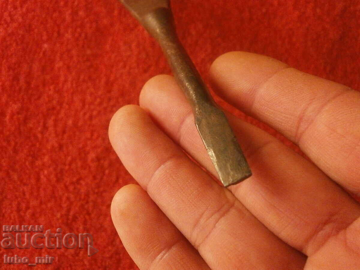 Auction  OLD SCREWDRIVER FROM MOTOR - IZ