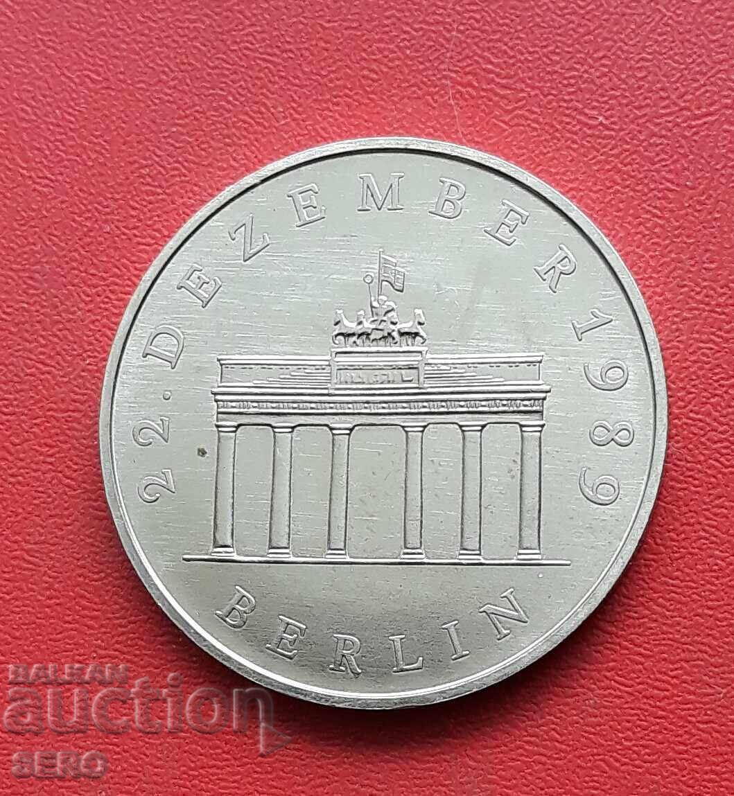 Germany-GDR-20 stamps 1990-Brandenburg Gate with price 8.01 BGN | € 4.10 Germany-GDR-20 stamps 1990-Brandenburg Gate with price 8.01 BGN | € 4.10