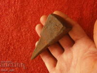 ΕΝΑ ΠΑΛΙΟ ΑΜΟΝΙ ΚΟΥΡΕΜΑΤΟΣ