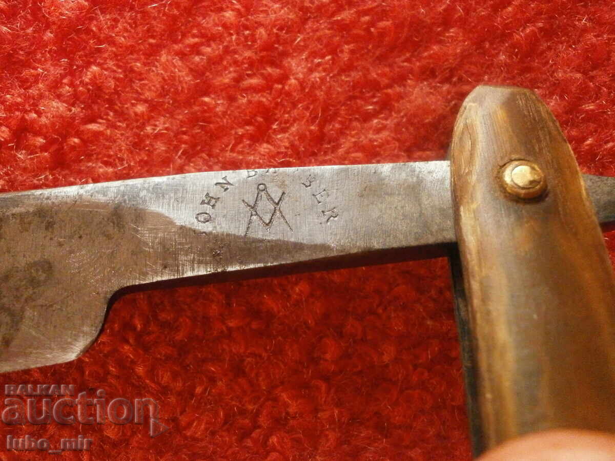 OLD RAZOR - HORN SCALES with price 15.00 BGN | € 7.67