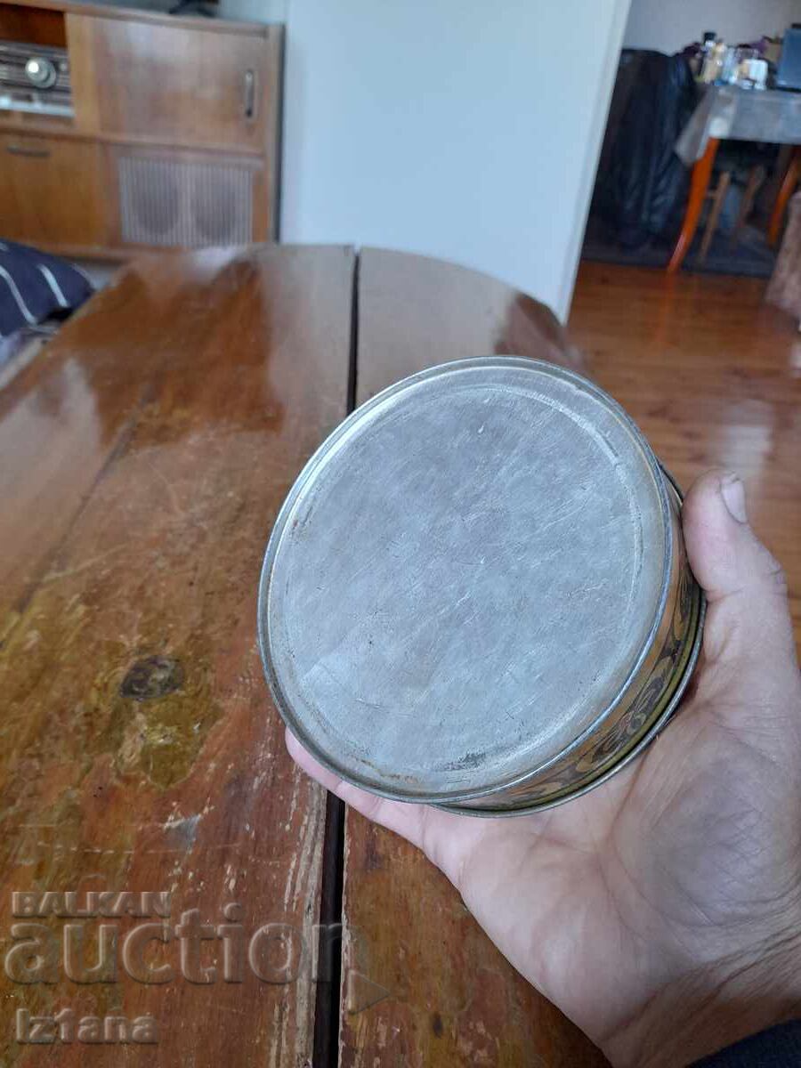 Delivery of An old box of TAHAN HALVA Delivery of An old box of TAHAN HALVA