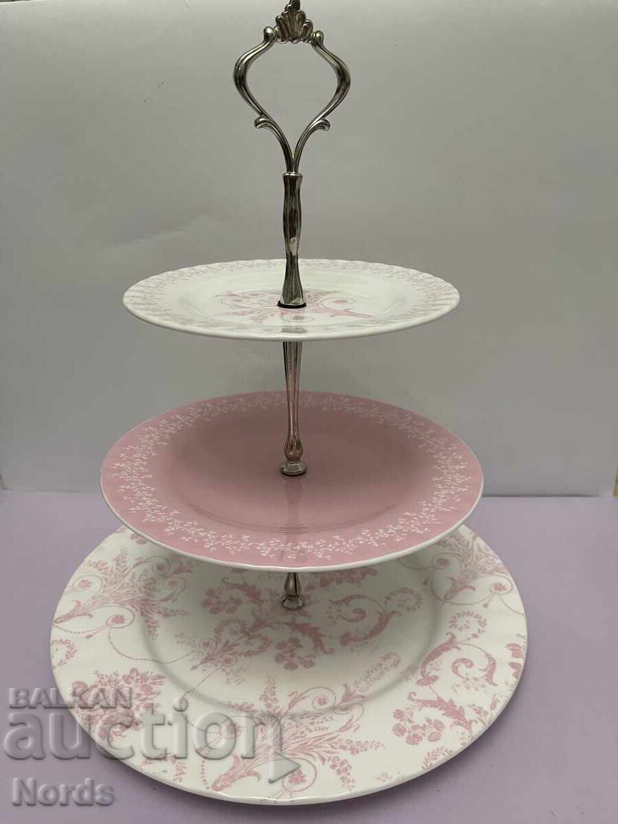 Όμορφο πιατέλο τριών επιπέδων με τιμή 21.00 BGN | € 10.74