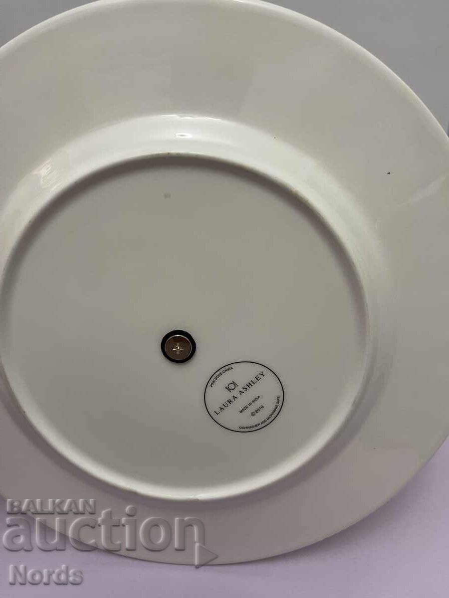 Παράδοση Όμορφο πιατέλο τριών επιπέδων