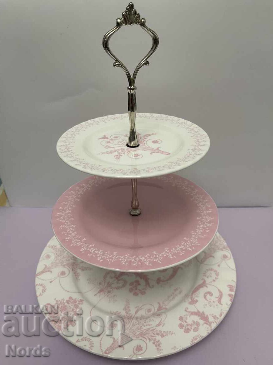 Όμορφο πιατέλο τριών επιπέδων