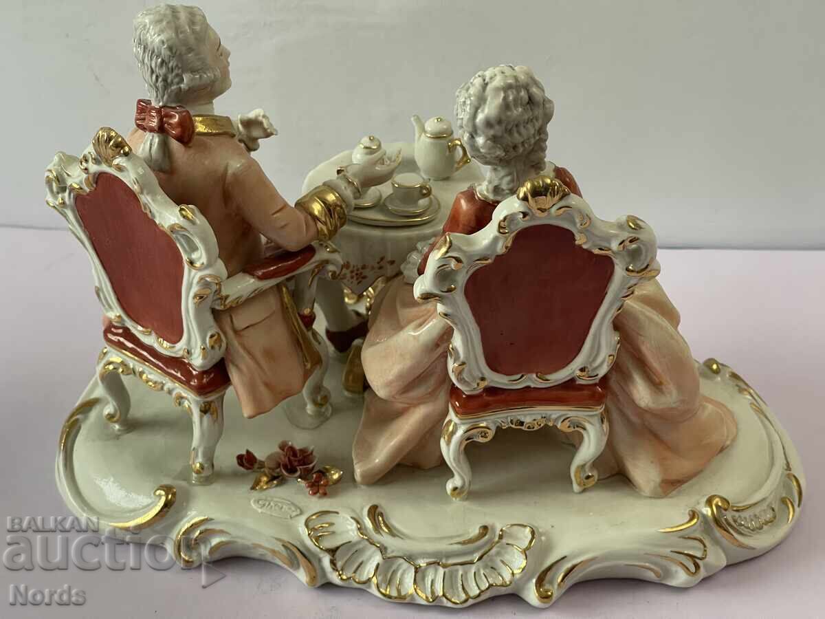 Παράδοση Πορσελάνινο ειδώλιο Παράδοση Πορσελάνινο ειδώλιο