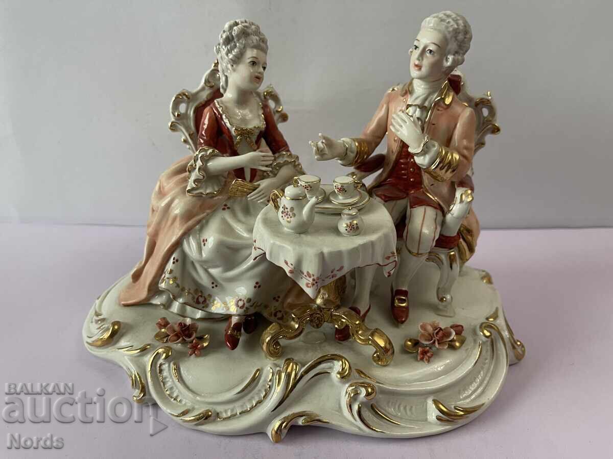 Πορσελάνινο ειδώλιο Πορσελάνινο ειδώλιο