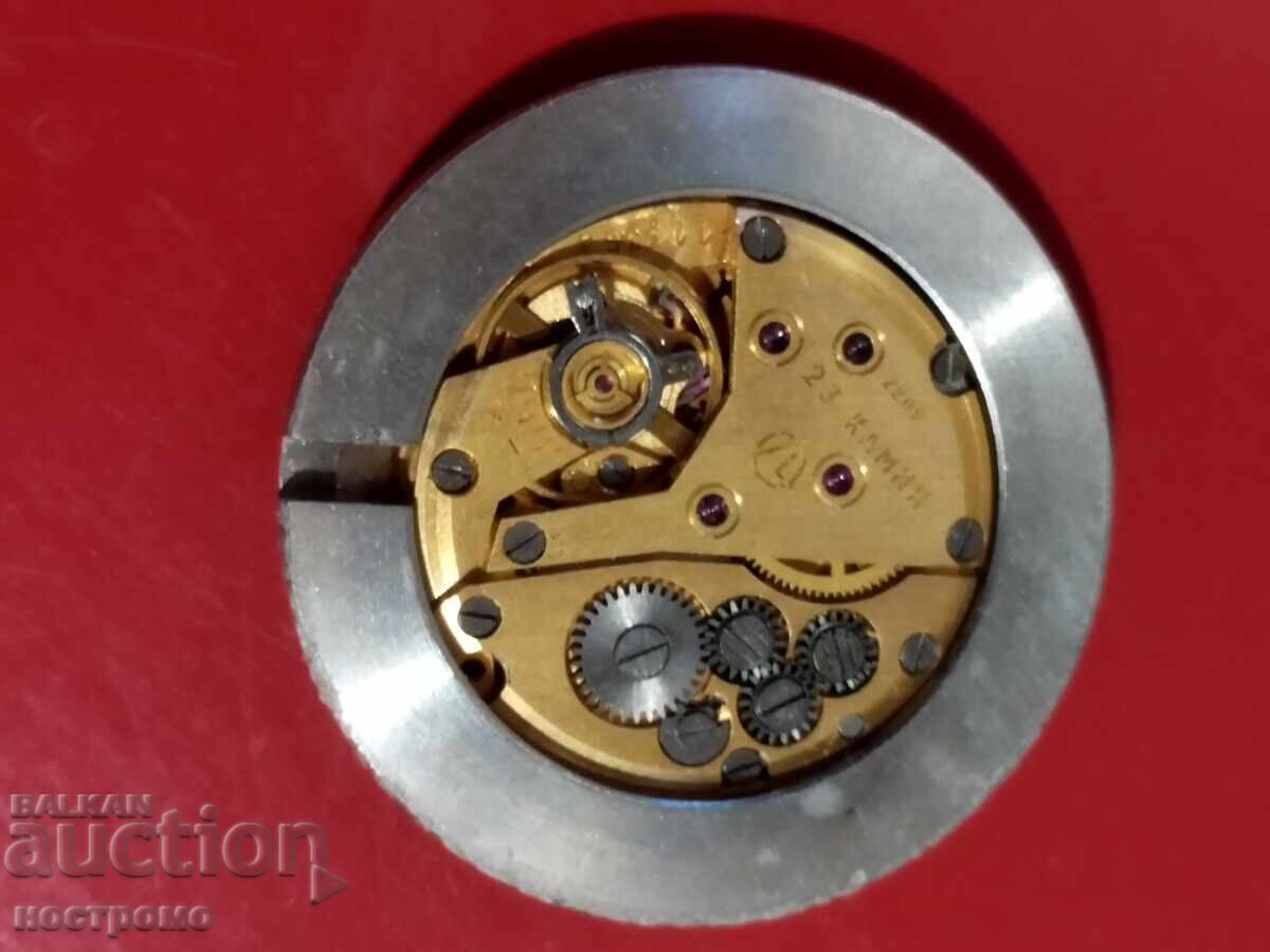 Luch De Luxe - A 5885 with price 15.00 BGN | € 7.67 Luch De Luxe - A 5885 with price 15.00 BGN | € 7.67