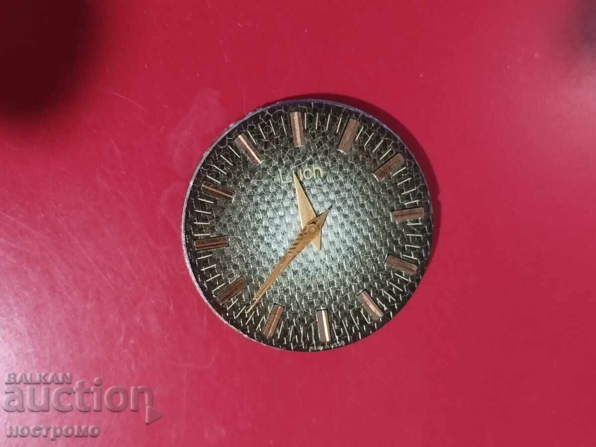 Delivery of Luch De Luxe - A 5885 Delivery of Luch De Luxe - A 5885