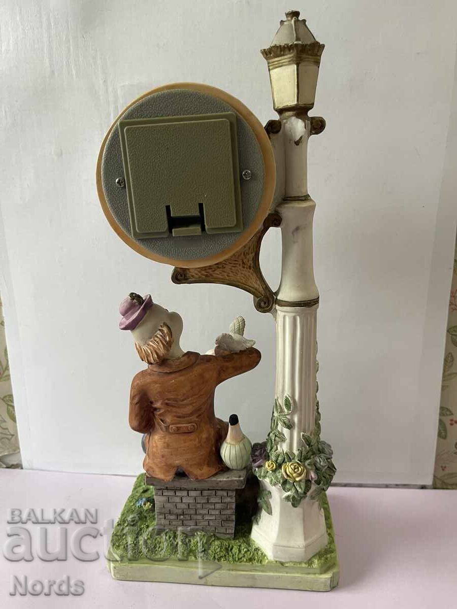 Delivery of Clown Watch with Doves Delivery of Clown Watch with Doves