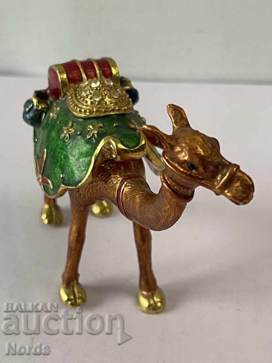 Аукцион Метална бижутерка камила