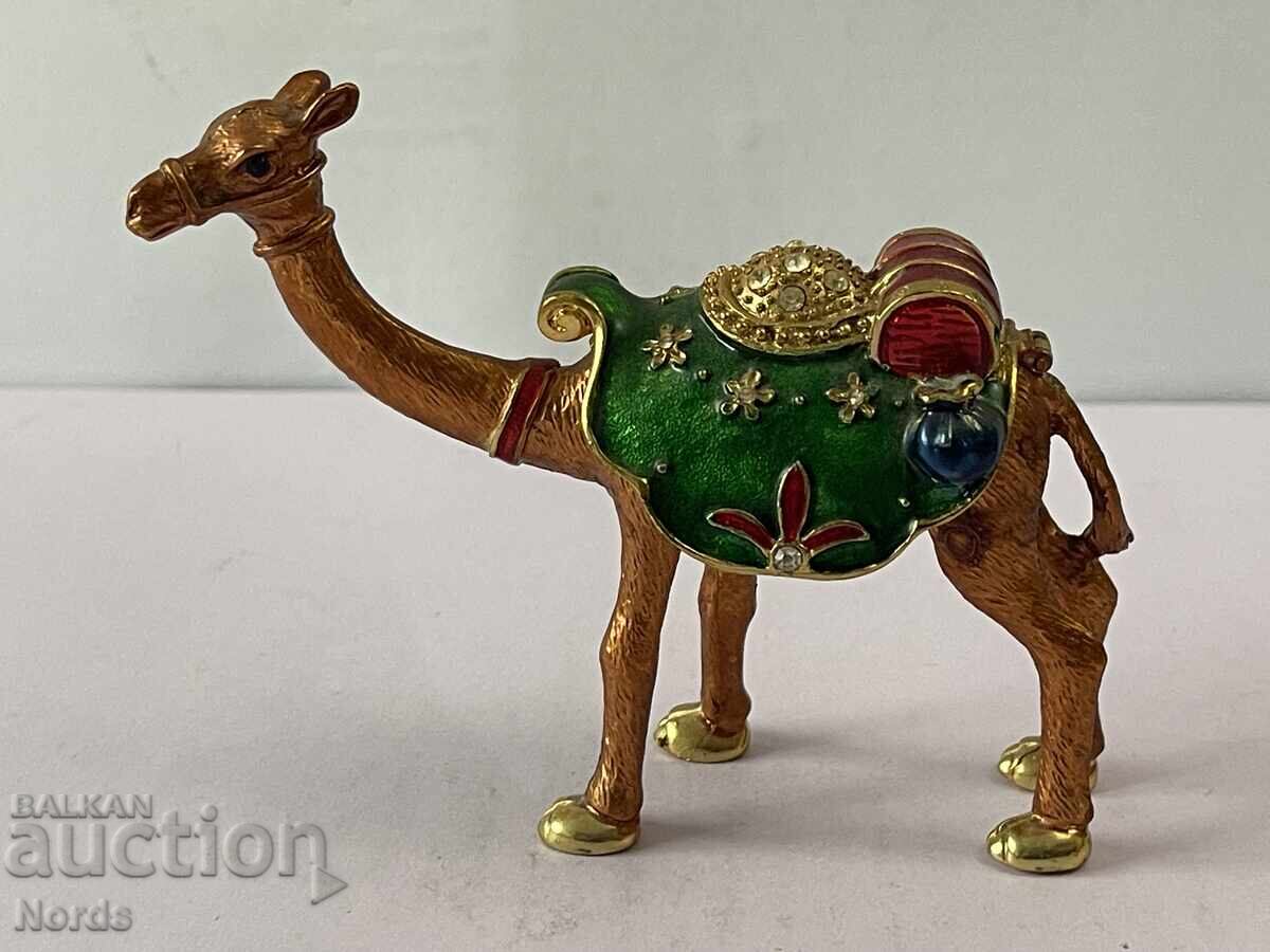 Метална бижутерка камила