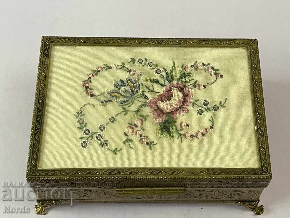 Auction  Vintage metal jewelry box