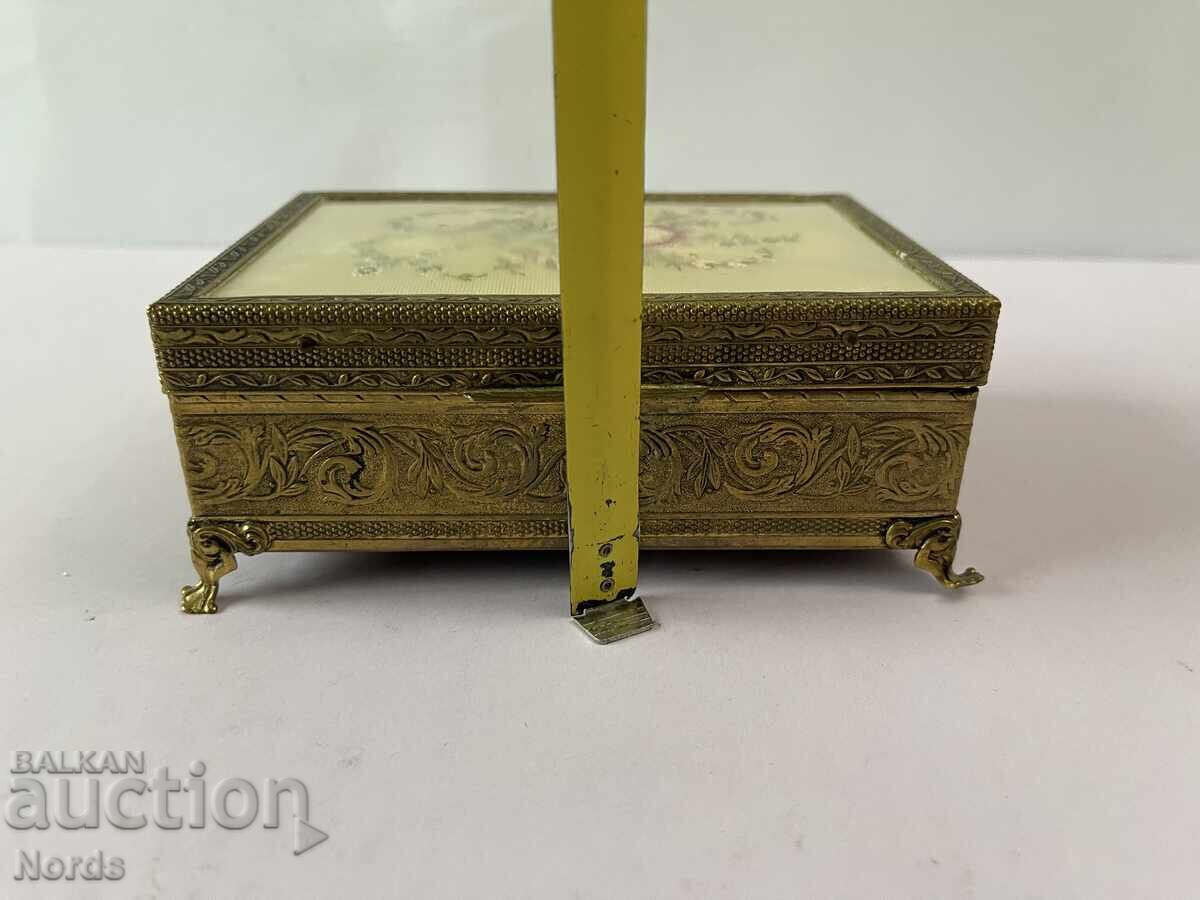 Vintage metal jewelry box - 7