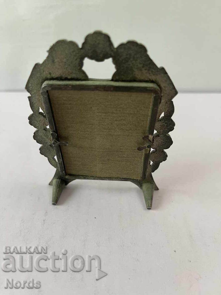 Vintage metal photo frame with price 5.00 BGN | € 2.56 Vintage metal photo frame with price 5.00 BGN | € 2.56