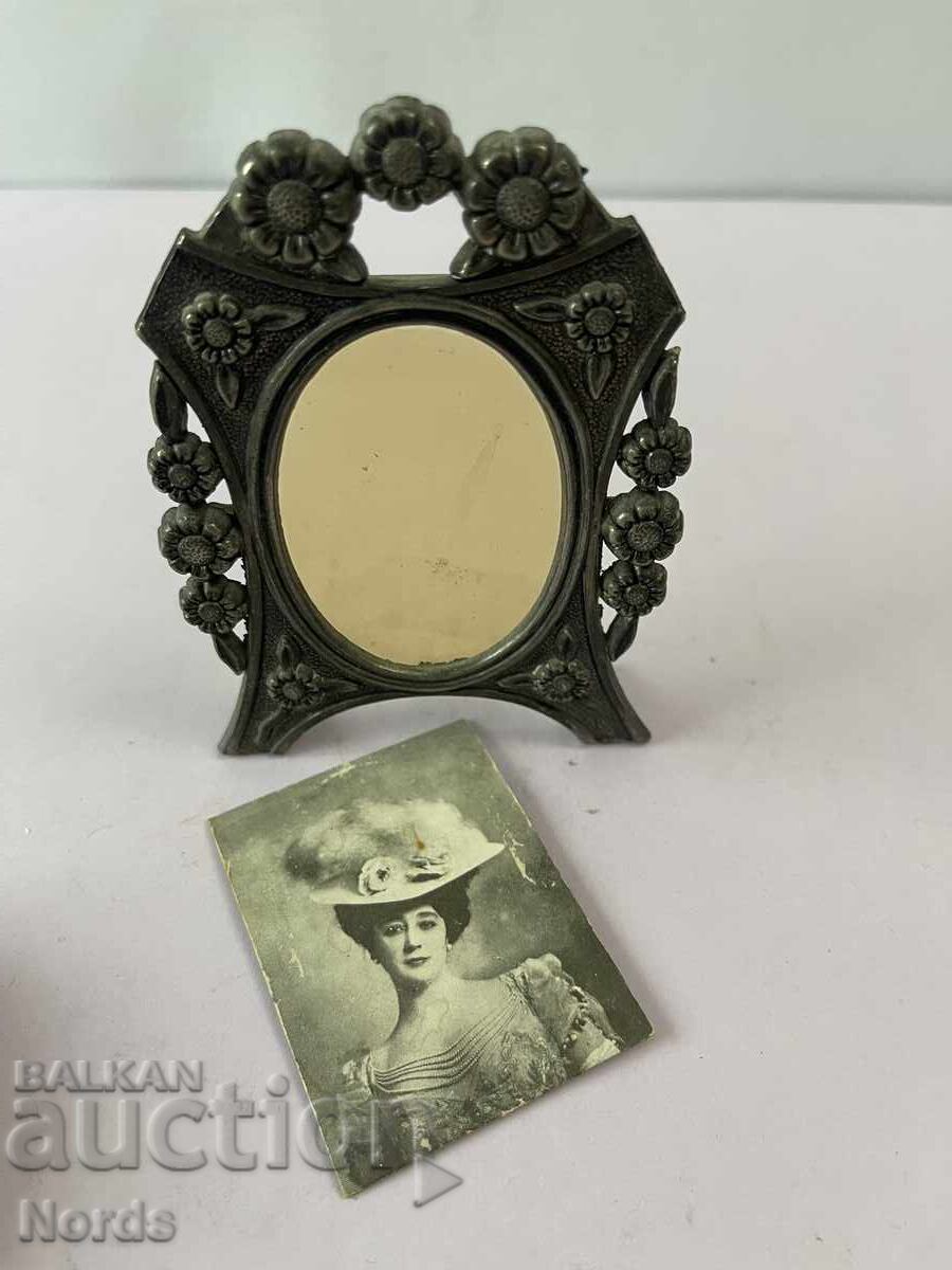 Delivery of Vintage metal photo frame Delivery of Vintage metal photo frame