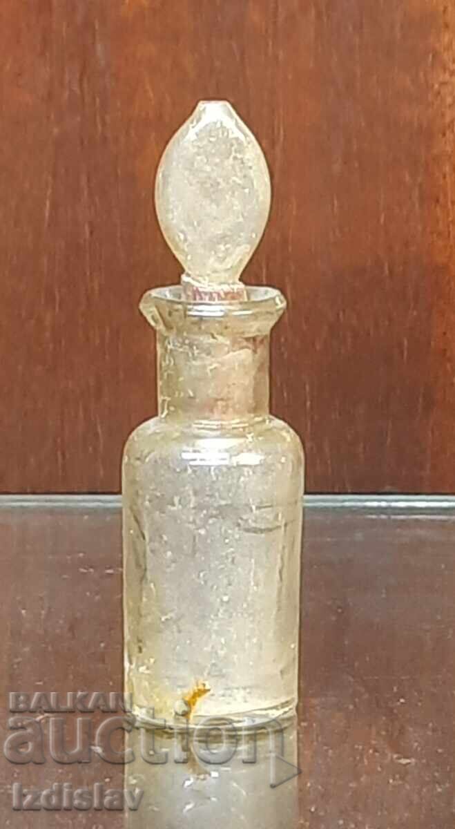 Παλιό γυάλινο μπουκάλι αρώματος, μέρος συλλογής