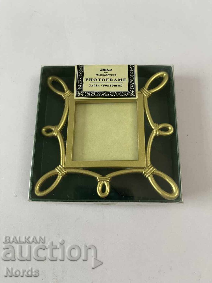 Μεταλλικό πλαίσιο για φωτογραφίες με τιμή 5.50 BGN | € 2.81