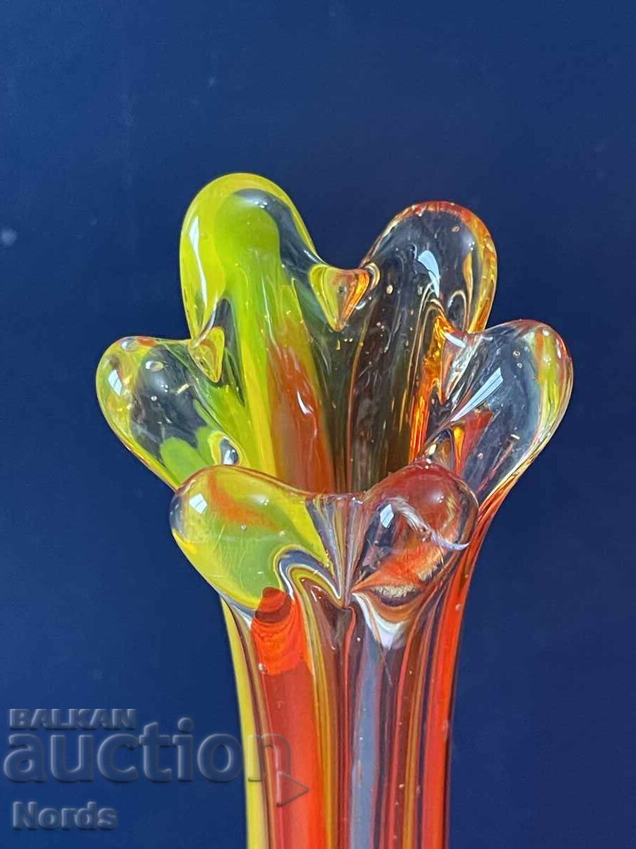 Доставка на Вази от цветно стъкло