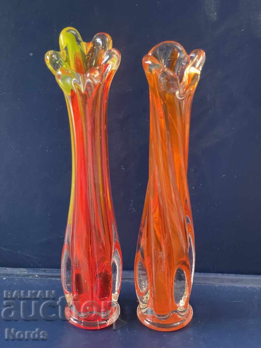 Вази от цветно стъкло