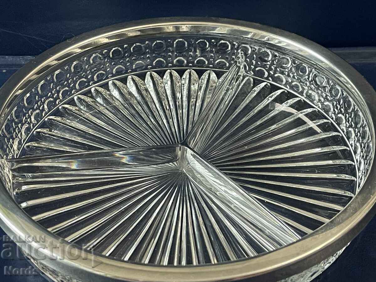 Auction Glass platter with a rim Auction Glass platter with a rim