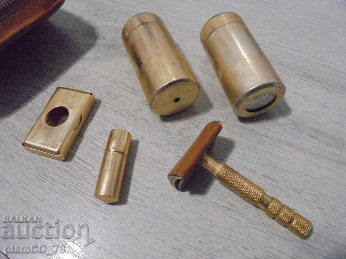 Auction №8351 Vintage travel toiletry set (barber set) Auction №8351 Vintage travel toiletry set (barber set)