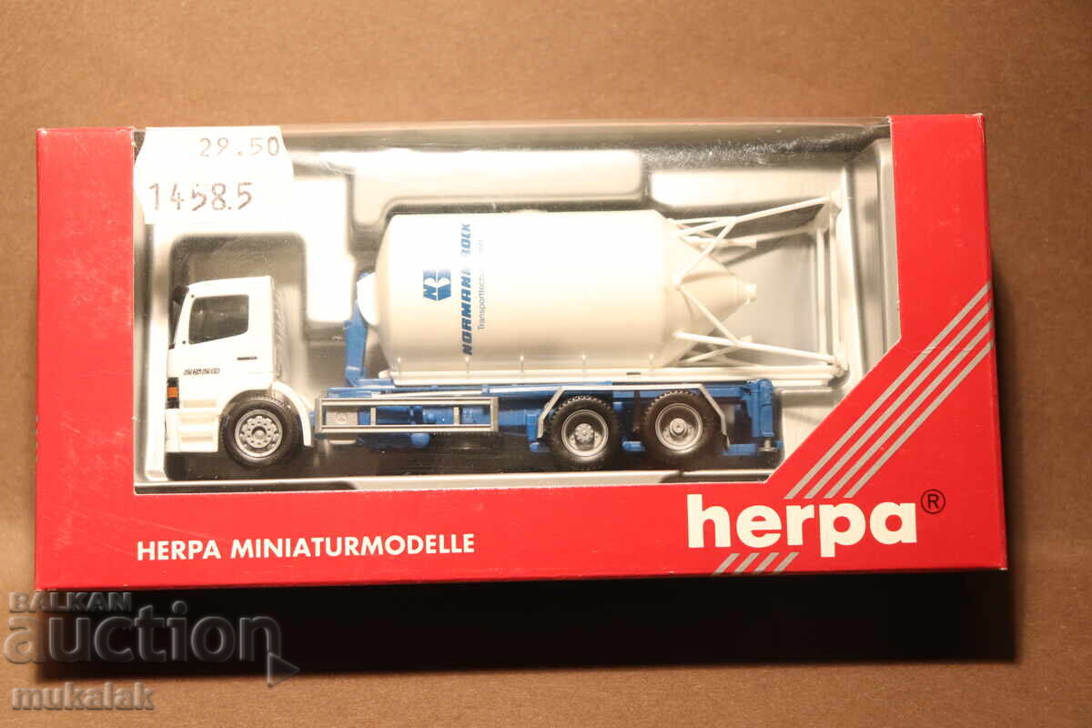 HERPA H0 1/87 MERCEDES ATEGO CEMENT TRUCK MODEL