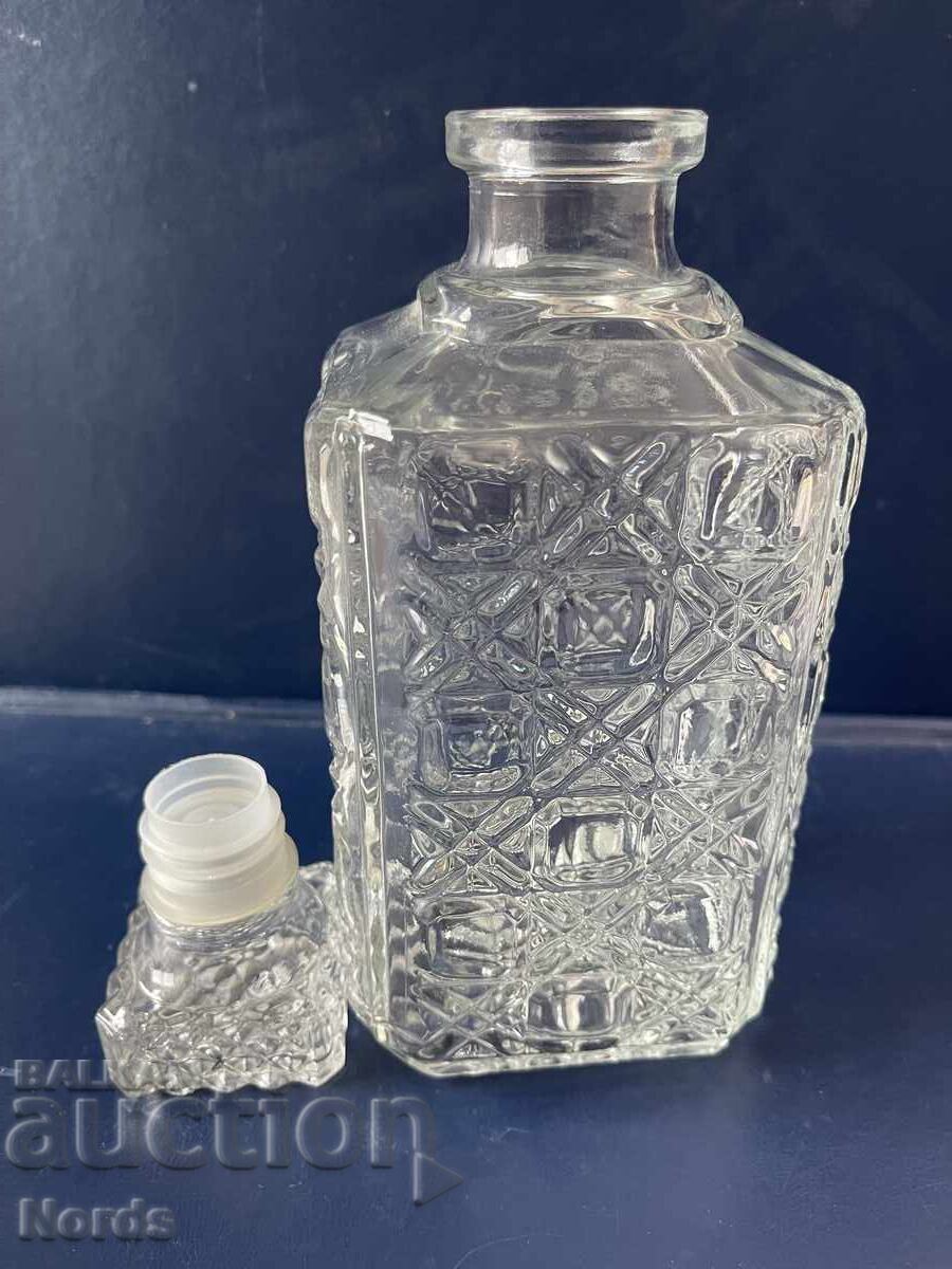 Delivery of Glass whiskey decanter