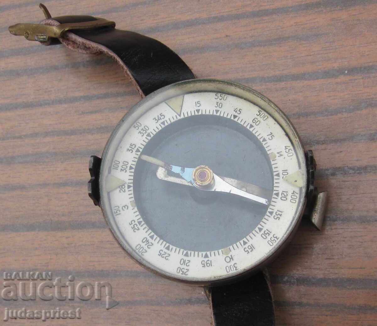 Παλιός Βουλγαρικός στρατιωτικός χειροκίνητος πυξίδα από την κομμουνιστική εποχή με τιμή 25.00 BGN | € 12.78 Παλιός Βουλγαρικός στρατιωτικός χειροκίνητος πυξίδα από την κομμουνιστική εποχή με τιμή 25.00 BGN | € 12.78