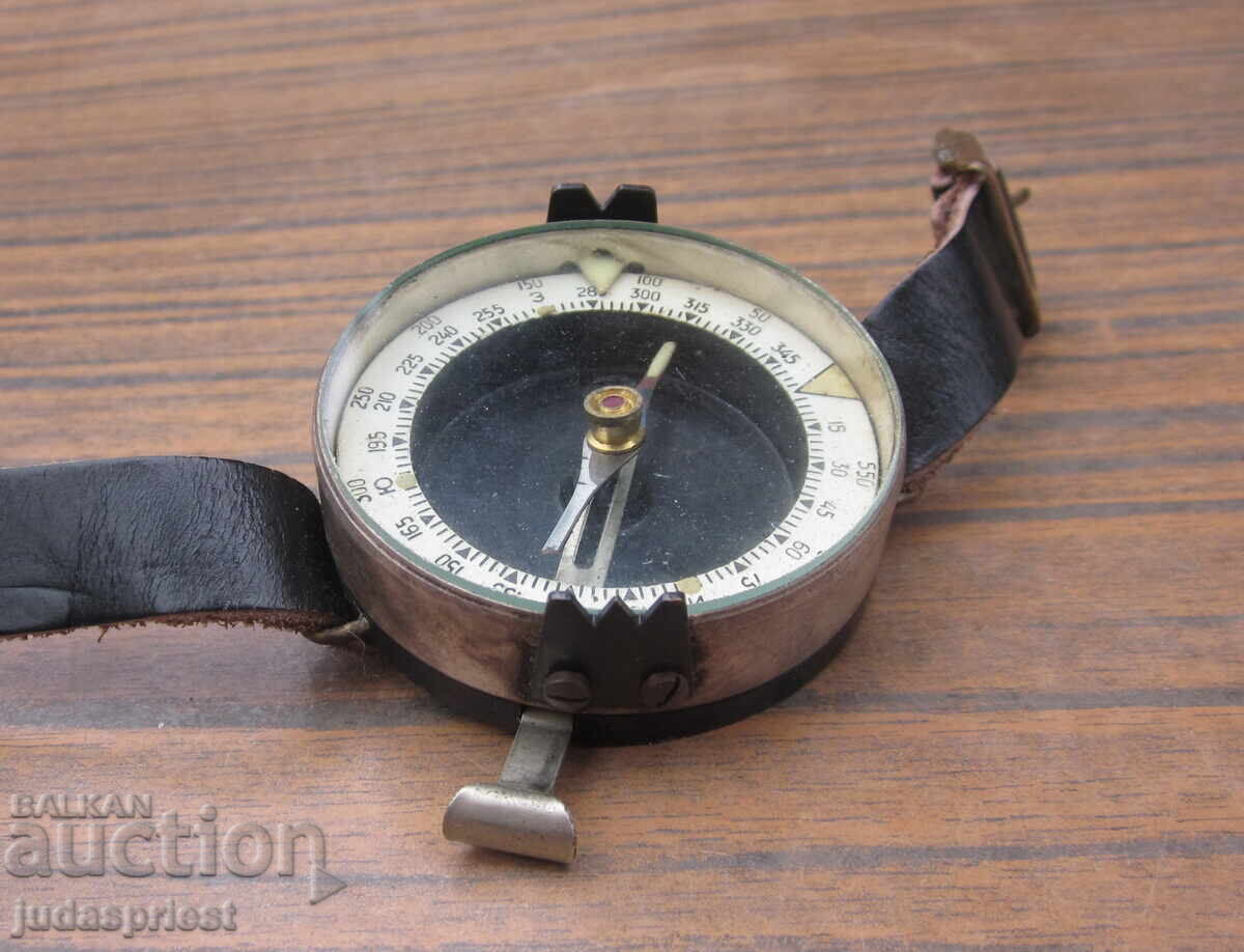 Παράδοση Παλιός Βουλγαρικός στρατιωτικός χειροκίνητος πυξίδα από την κομμουνιστική εποχή Παράδοση Παλιός Βουλγαρικός στρατιωτικός χειροκίνητος πυξίδα από την κομμουνιστική εποχή
