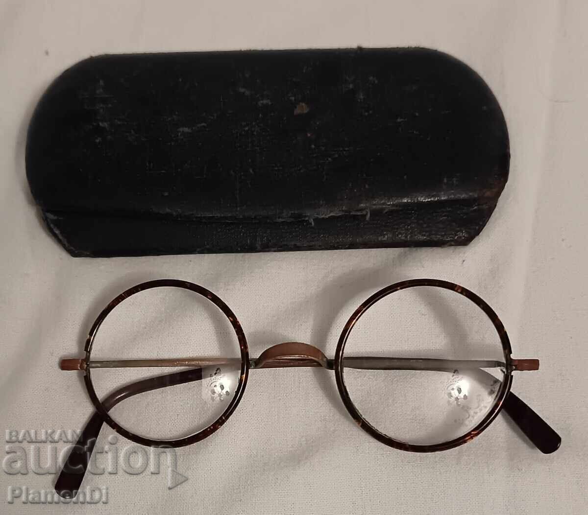 Vintage - Antique Glasses with price 50.00 BGN | € 25.56 Vintage - Antique Glasses with price 50.00 BGN | € 25.56