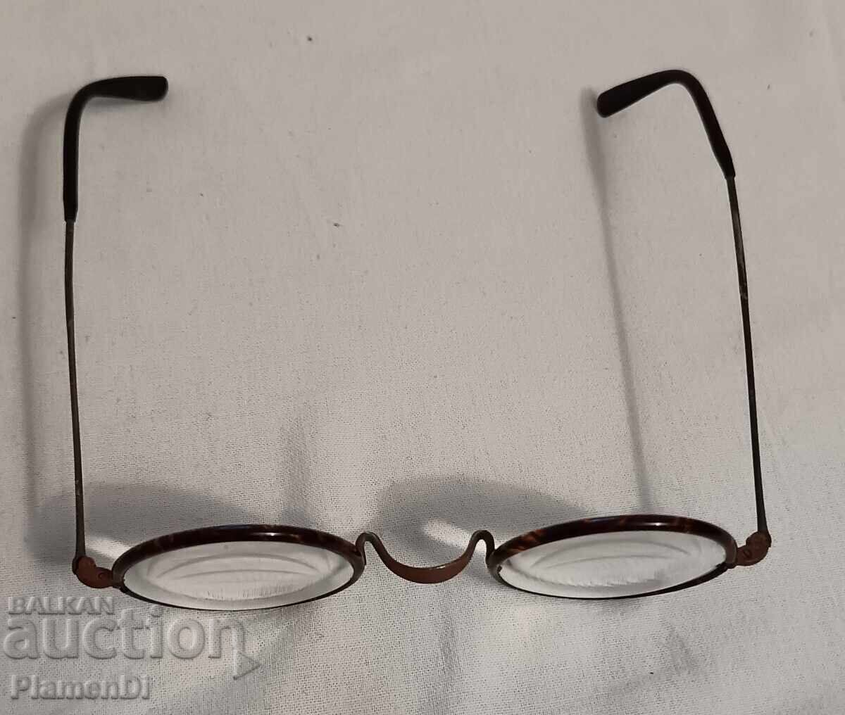 Auction Vintage - Antique Glasses Auction Vintage - Antique Glasses