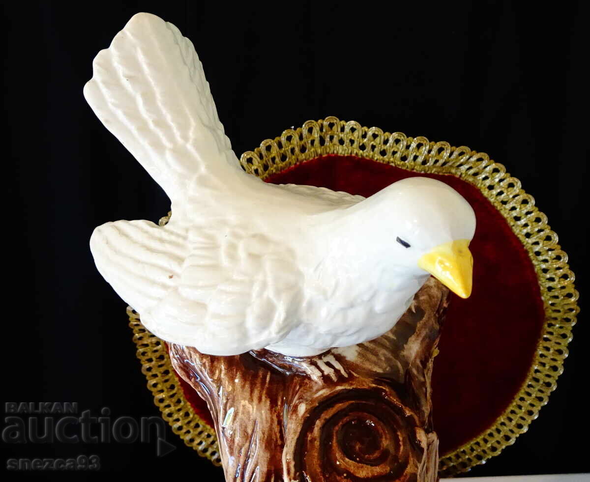 Порцеланова статуетка Гълъби,бутилка за вино,Bassano. с цена 139.00 лв. | € 71.07 Порцеланова статуетка Гълъби,бутилка за вино,Bassano. с цена 139.00 лв. | € 71.07