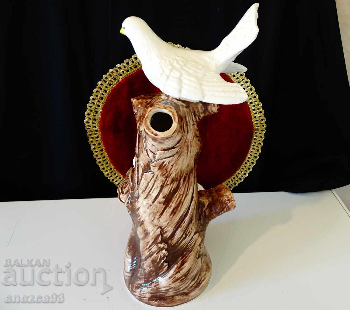 Доставка на Порцеланова статуетка Гълъби,бутилка за вино,Bassano. Доставка на Порцеланова статуетка Гълъби,бутилка за вино,Bassano.