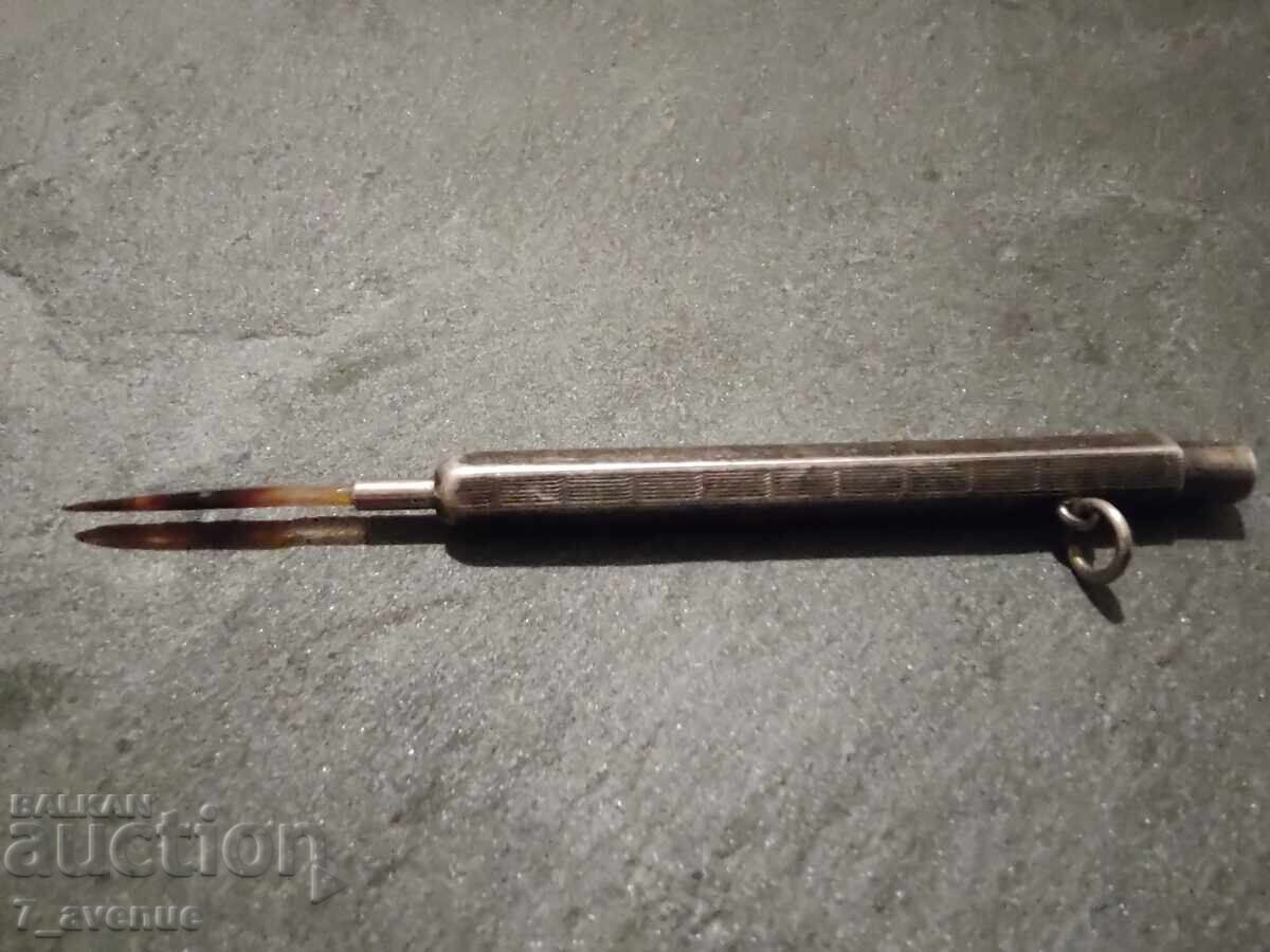 Colier, pandantiv original cu ștanță 835, 7.11.2025 cu preț 199.00 BGN | € 101.75 Colier, pandantiv original cu ștanță 835, 7.11.2025 cu preț 199.00 BGN | € 101.75