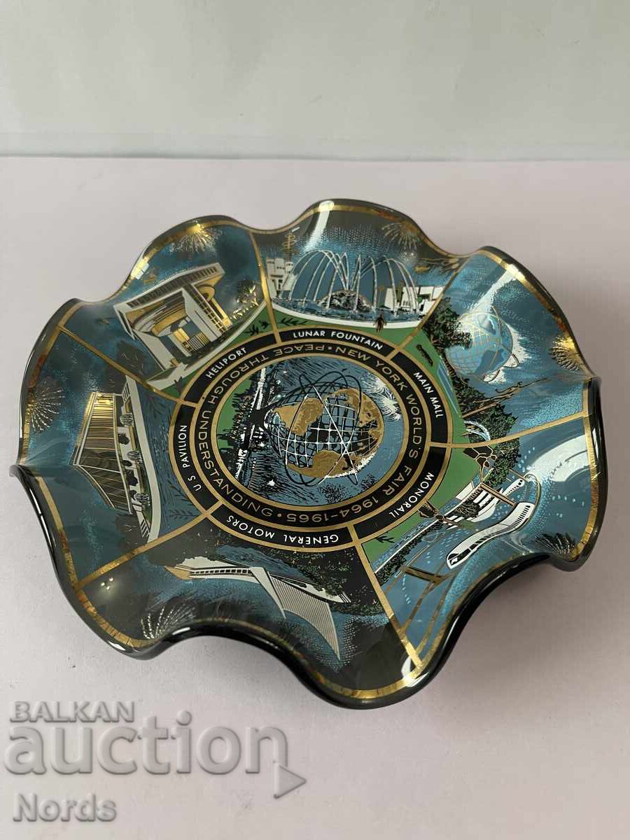 Όμορφη γυάλινη πιατέλα USA με τιμή 4.50 BGN | € 2.30 Όμορφη γυάλινη πιατέλα USA με τιμή 4.50 BGN | € 2.30