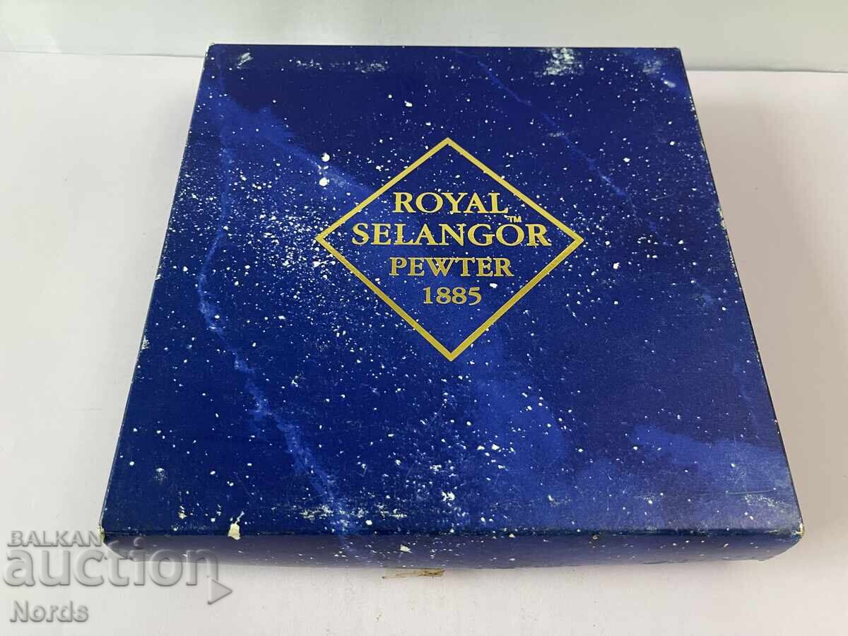 Μεταλλικό πιάτο με τιμή 4.50 BGN | € 2.30 Μεταλλικό πιάτο με τιμή 4.50 BGN | € 2.30