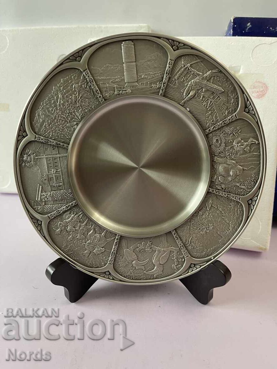 Μεταλλικό πιάτο Μεταλλικό πιάτο