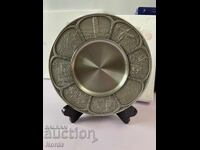 Μεταλλικό πιάτο