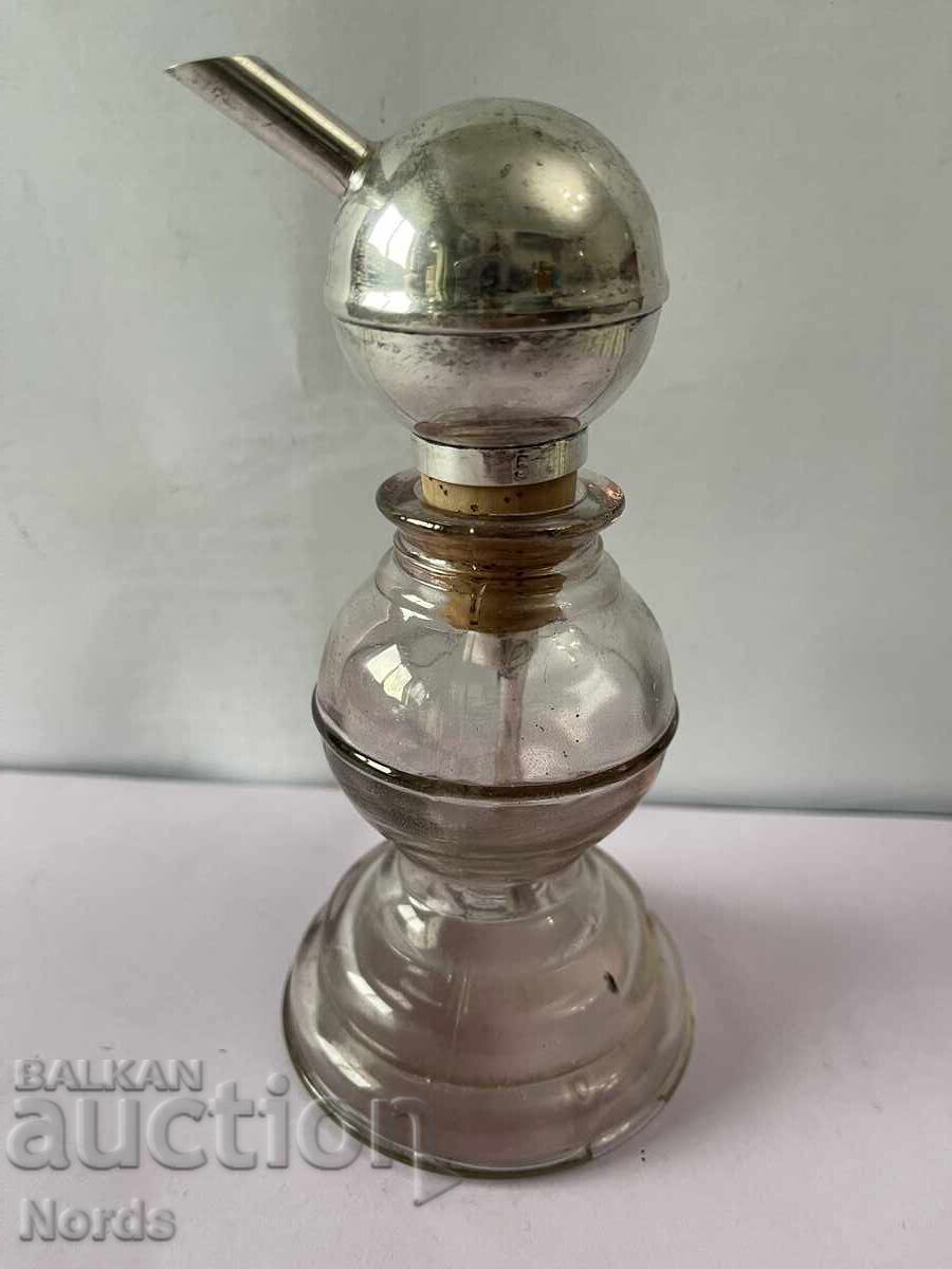 Household container/dispenser with a silver-plated lid Household container/dispenser with a silver-plated lid