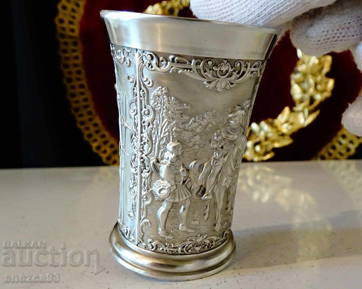 Калаена чаша за ракия,рицар,оръженосец,алебарди. с цена 29.00 лв. | € 14.83