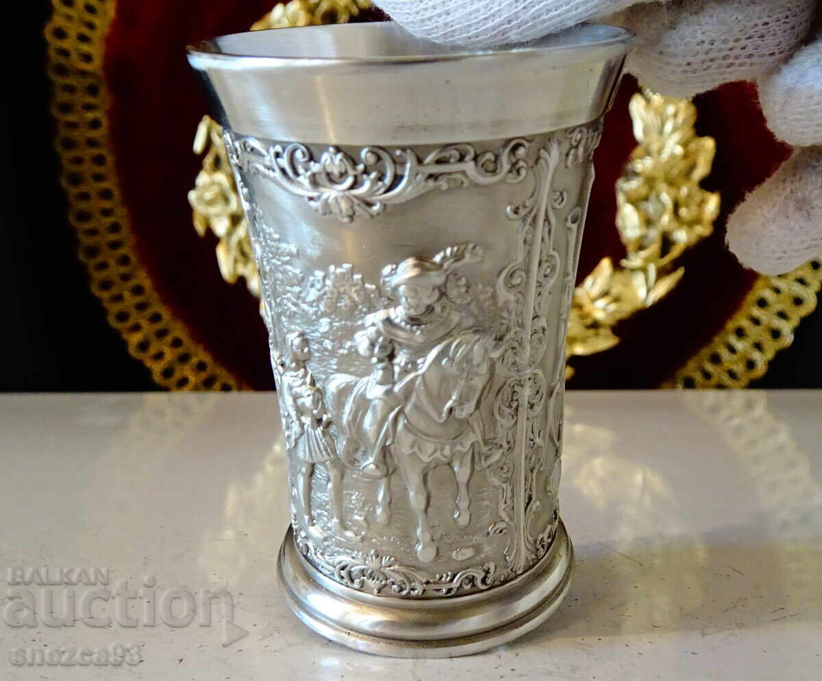 Аукцион Калаена чаша за ракия,рицар,оръженосец,алебарди.