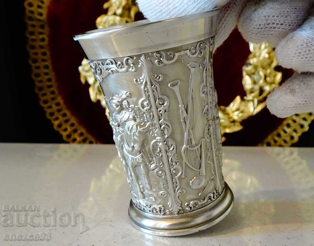 Доставка на Калаена чаша за ракия,рицар,оръженосец,алебарди.