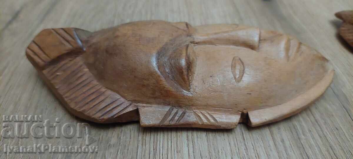 Livrarea Sculpturi în lemn pentru cunoscători, două bucăți excelente