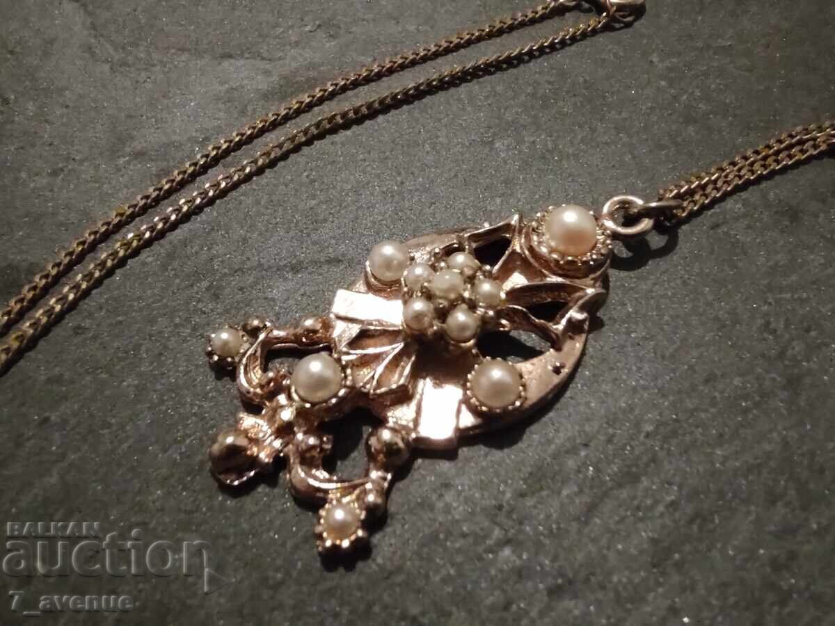 Colier, elegant original marcat 7.11.2025 cu preț 49.00 BGN | € 25.05