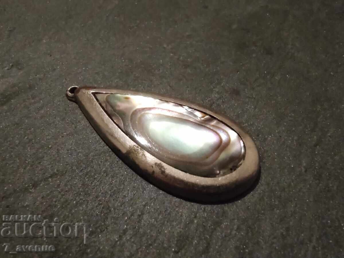 Colier, pandantiv original, sidef oceanic cu ștanță 7.11.2025 cu preț 49.00 BGN | € 25.05